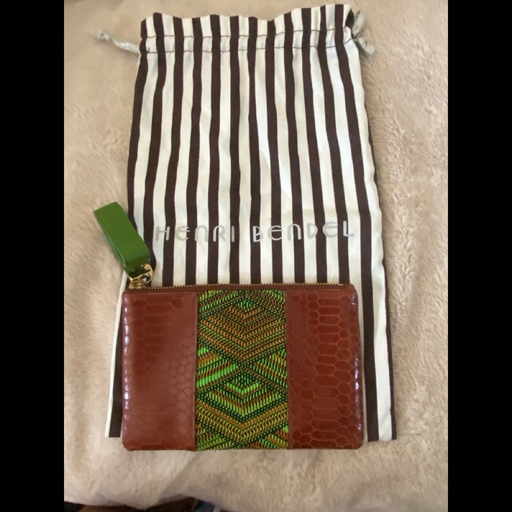 Henri Bendel wristlet NWOT